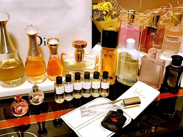 Machine de capsulage de remplissage cosmétique de parfum ZHPF-50Y